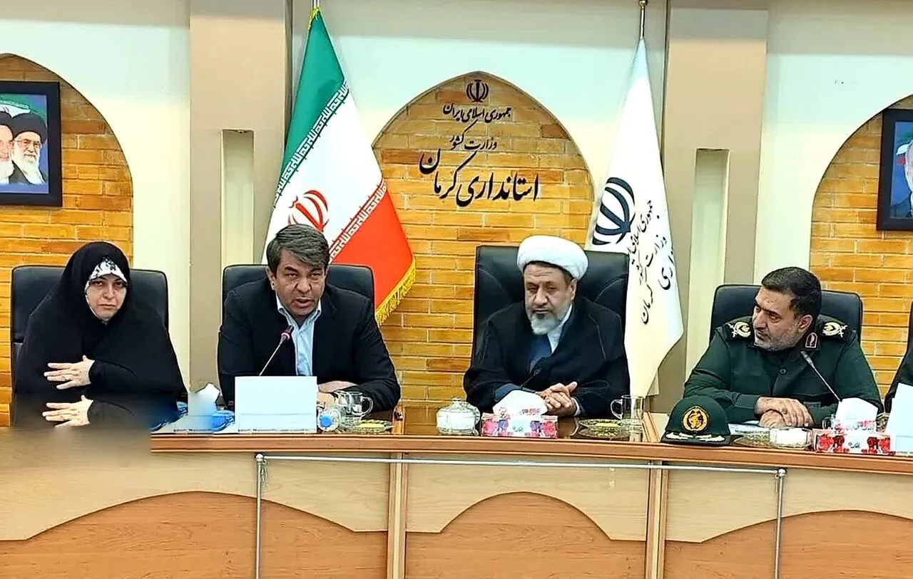 نشست شهید سلیمانی در کرمان
